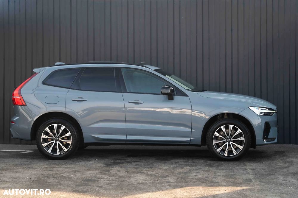 Volvo XC 60 B4 MHEV AT AWD Plus Dark - 3