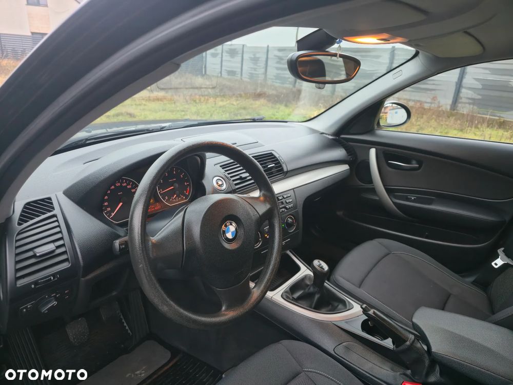 BMW Seria 1 118i Edition Sport - 16