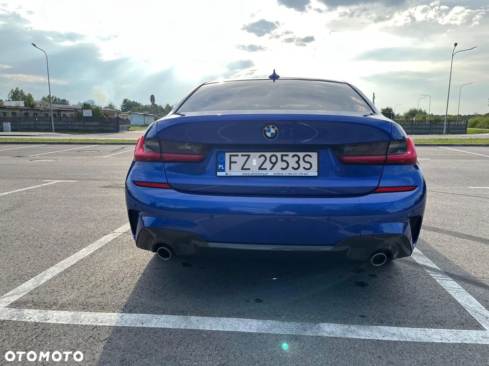 BMW Seria 3 318d M Sport - 9