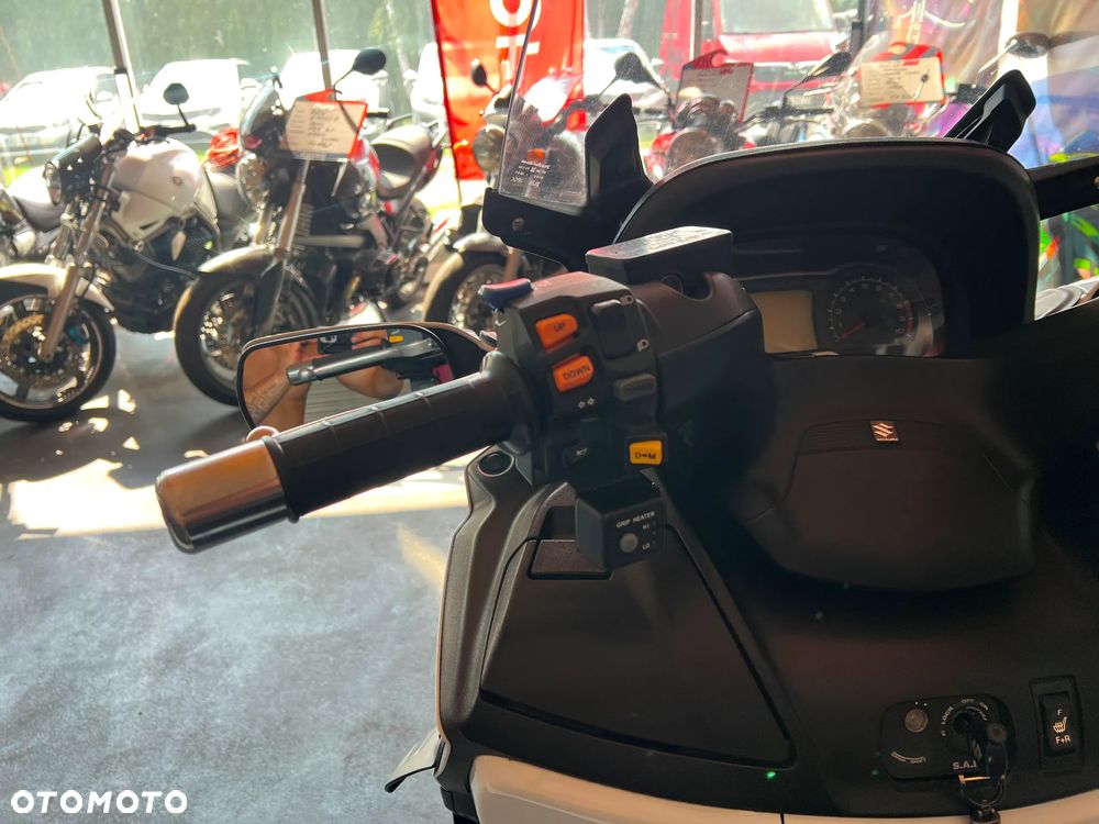 Suzuki Burgman - 17