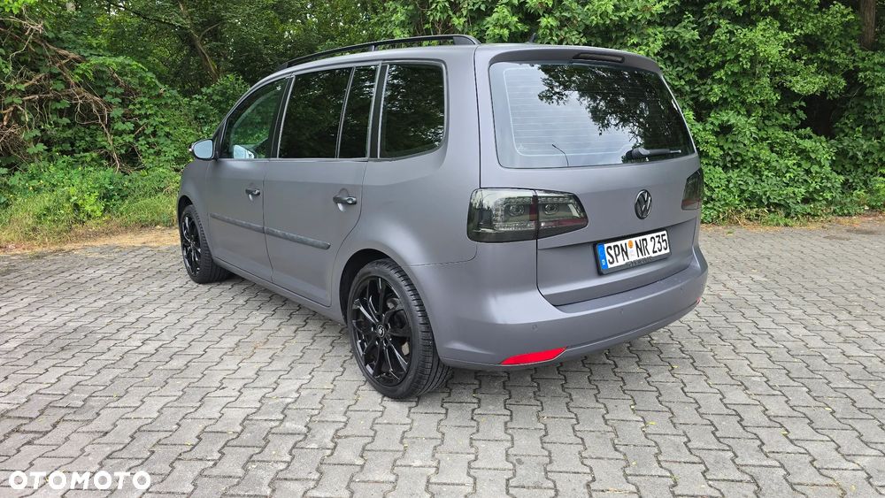 Volkswagen Touran - 8