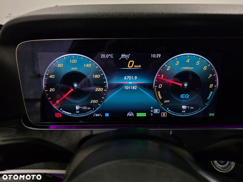 Mercedes-Benz Klasa E 300 4Matic 9G-TRONIC AMG Line - 18