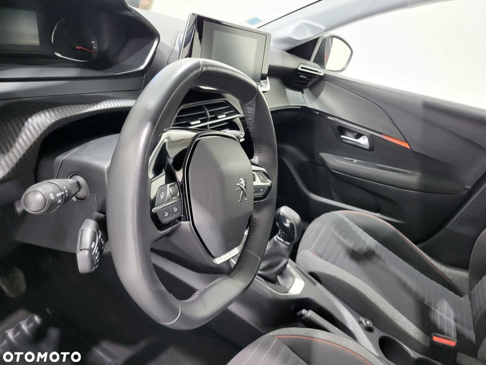 Peugeot 208 - 18