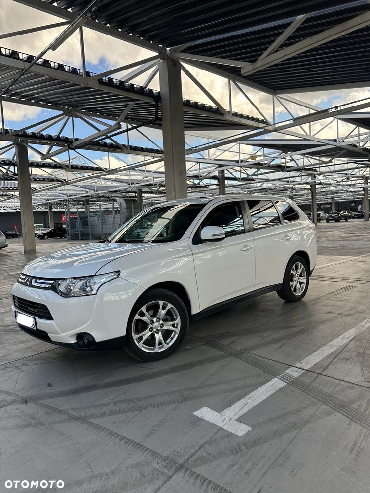 Mitsubishi Outlander - 2