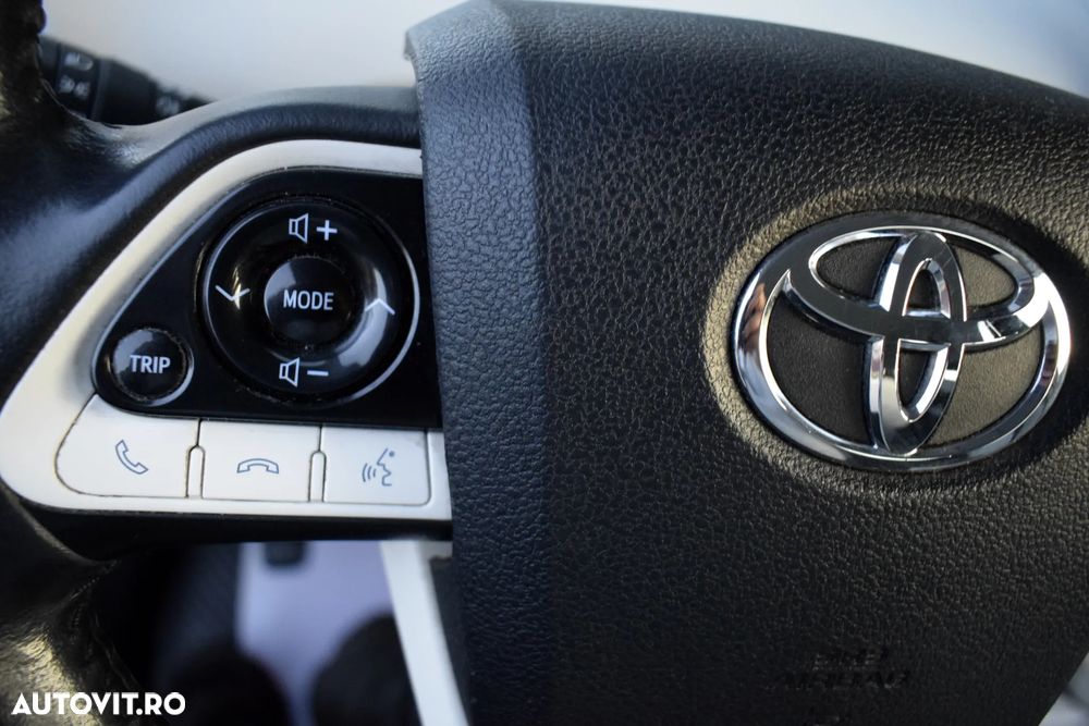 Toyota Prius (Hybrid) Sol Plus - 24