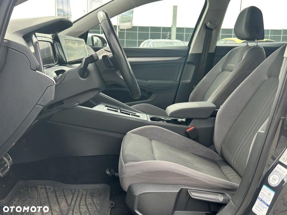 Volkswagen Golf - 9