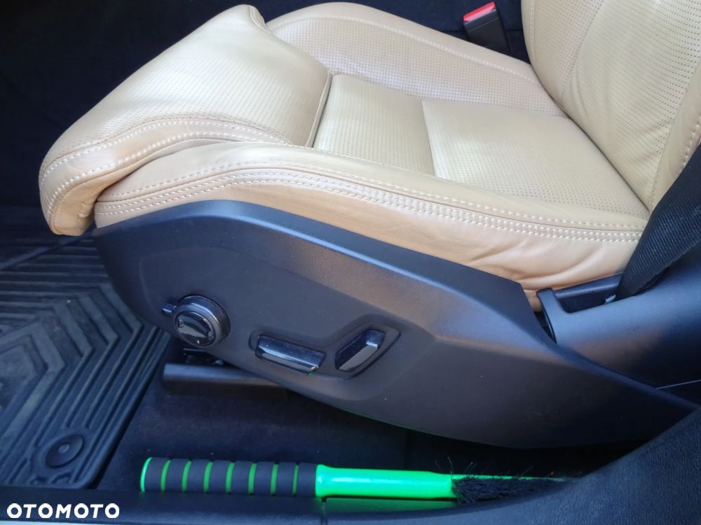 Volvo XC 60 T8 Plug-In Hybrid AWD Ultra Dark - 39