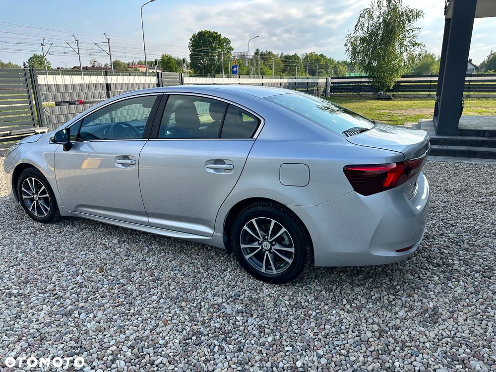 Toyota Avensis 1.8 Active - 17