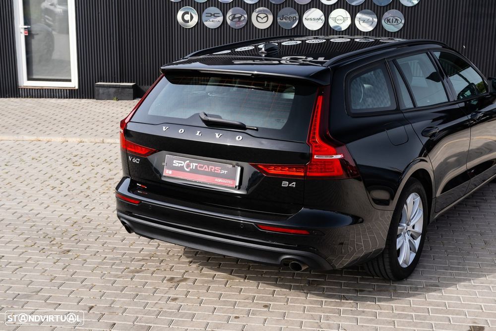 Volvo V60 2.0 B4 Essential Auto - 8