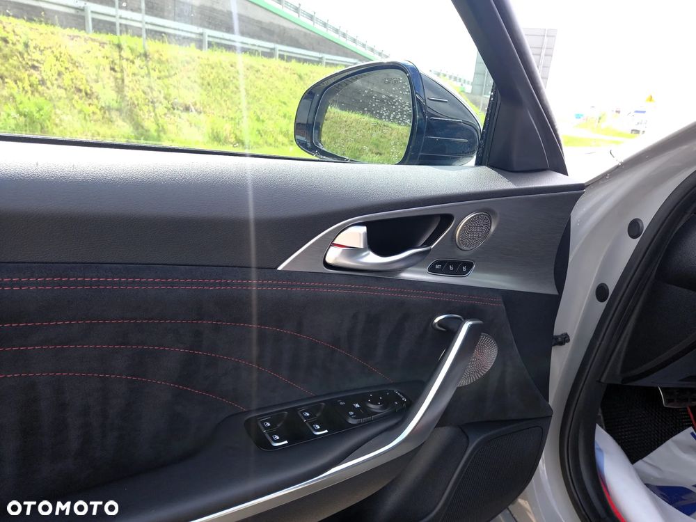 Kia Stinger - 13