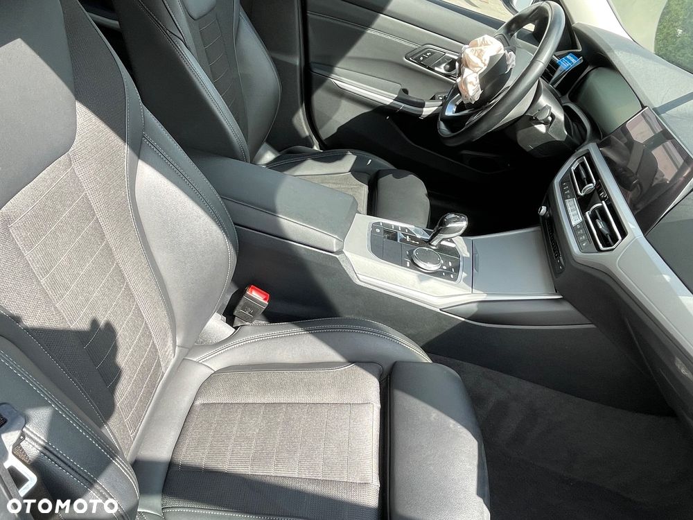 BMW Seria 3 320d Sport Line Shadow - 8