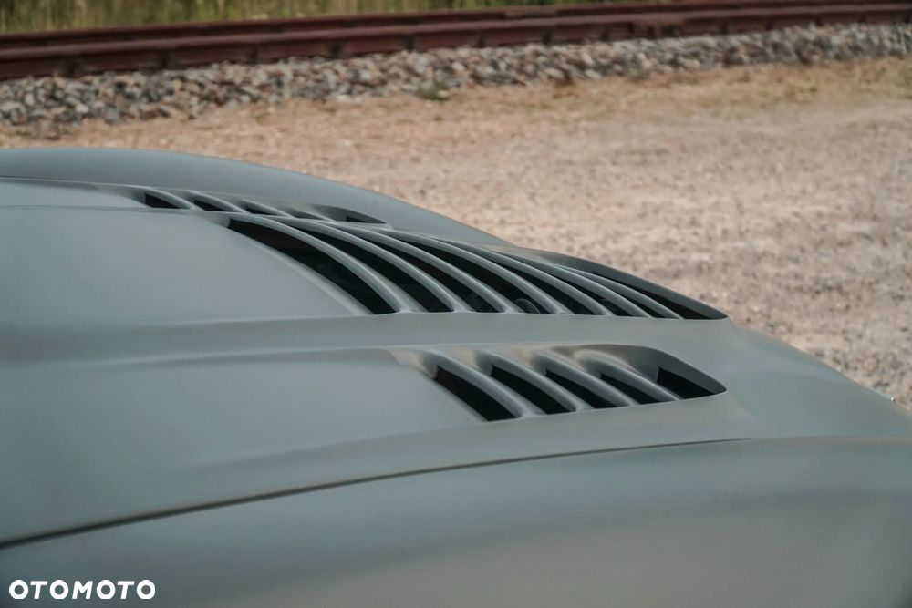 Chevrolet Corvette - 12