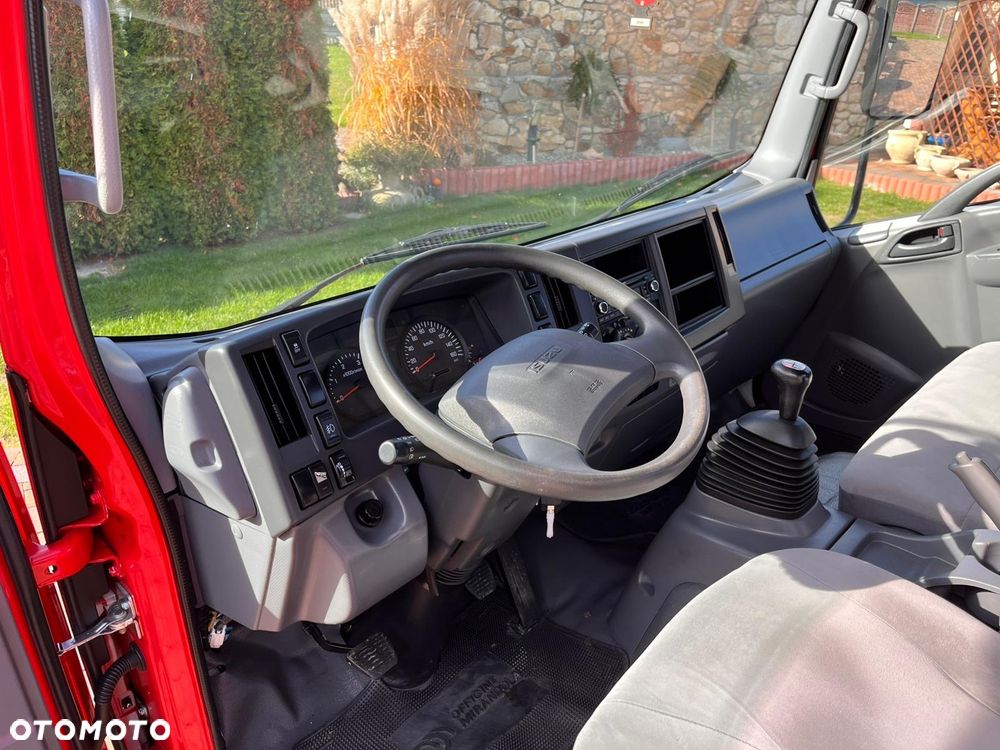Isuzu N35 - 19