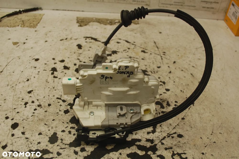 ZAMEK DRZWI LEWY PRZÓD PRZEDNI 9 PIN SKODA SUPERB II 3C1837015A VW - 1