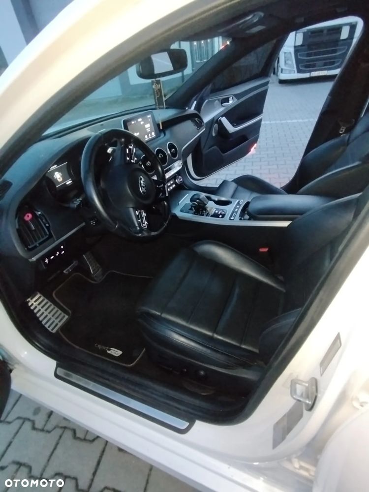 Kia Stinger 3.3 T-GDI V6 GT AWD - 14