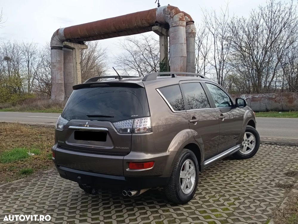 Mitsubishi Outlander - 4
