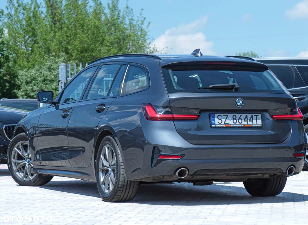 BMW Seria 3 330e Sport Line - 35