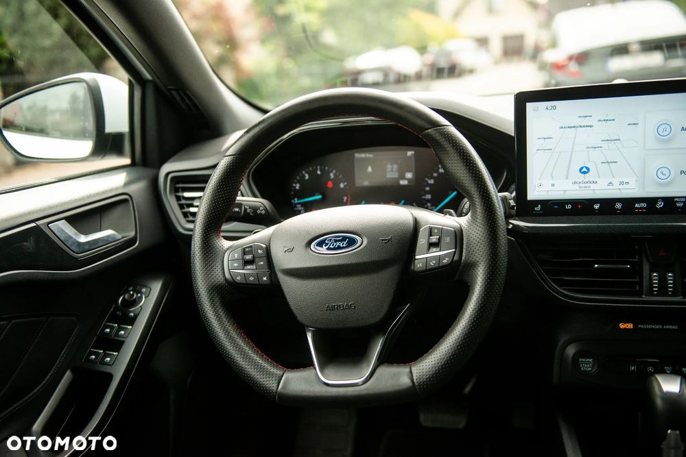 Ford Focus 1.0 EcoBoost Hybrid ST-LINE - 32