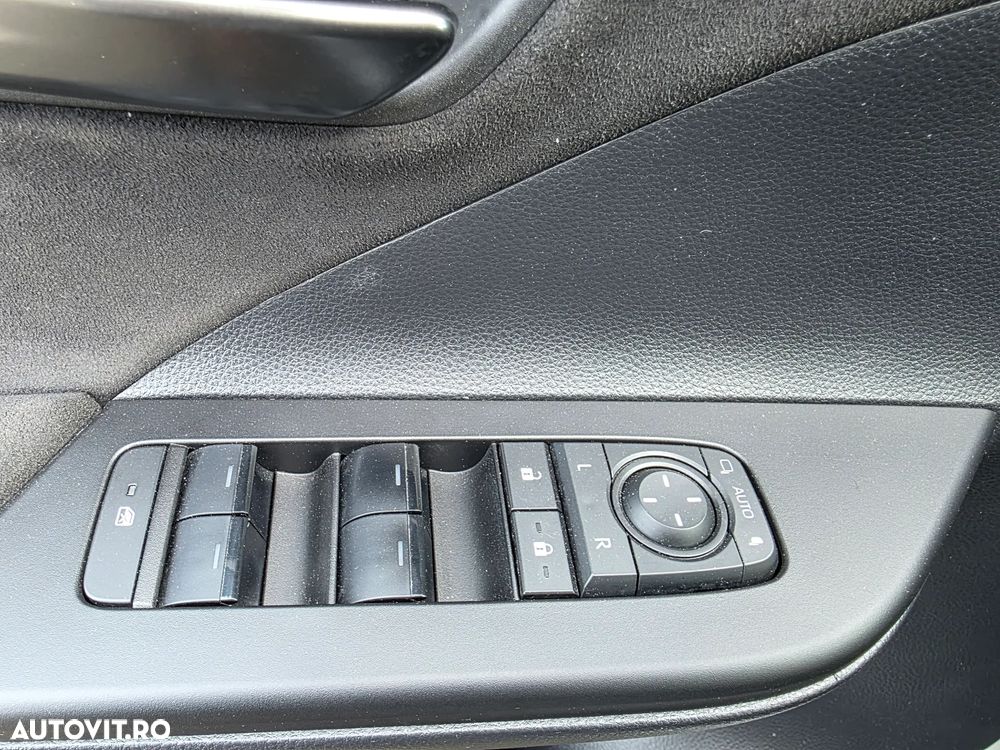 Toyota C-HR 2.0 HEV 197 CP 4x4 CVT Premiere Edition - 11