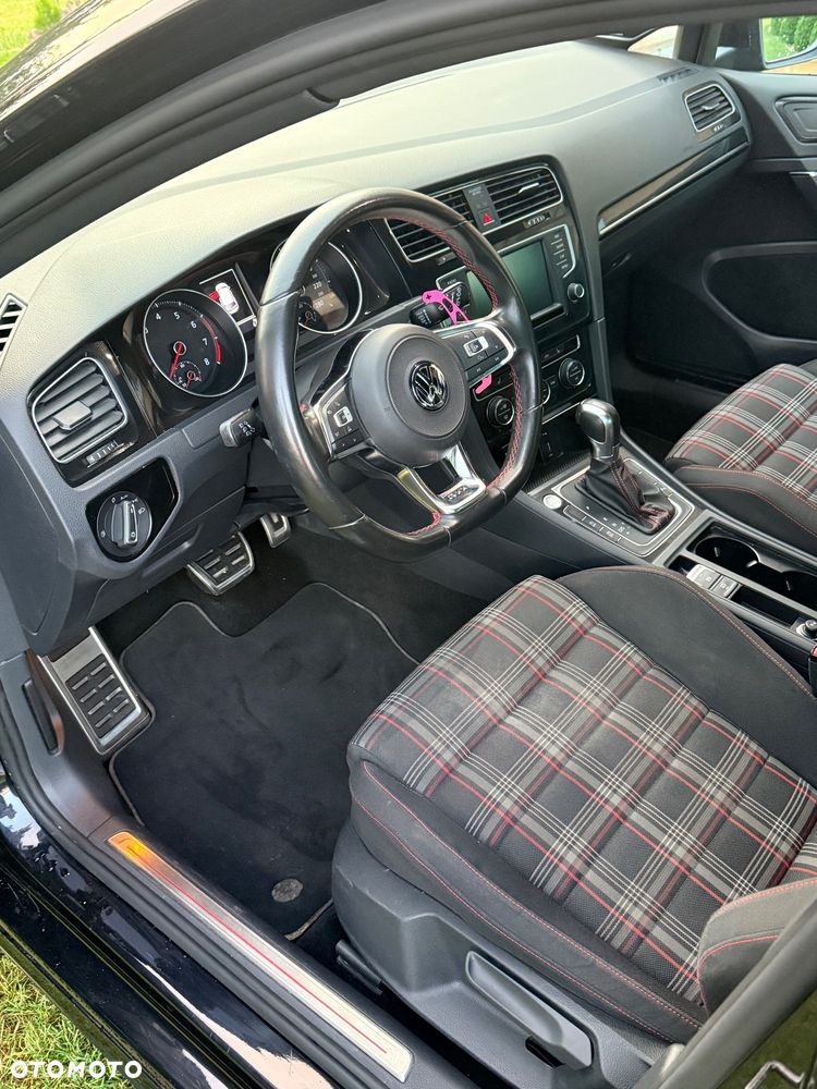 Volkswagen Golf - 15