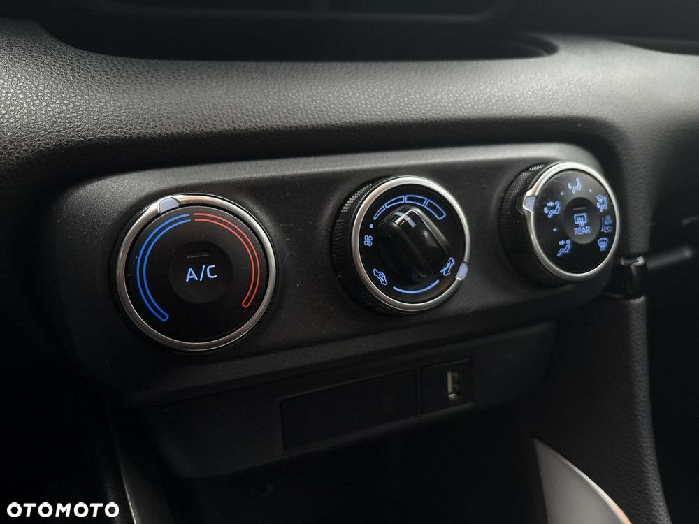 Toyota Yaris 1.5 Comfort - 24