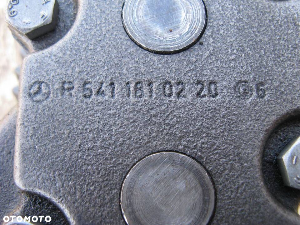 # MERCEDES ACTROS MP1 MP2 MP3 POMPA OLEJU 5411810220 - 3