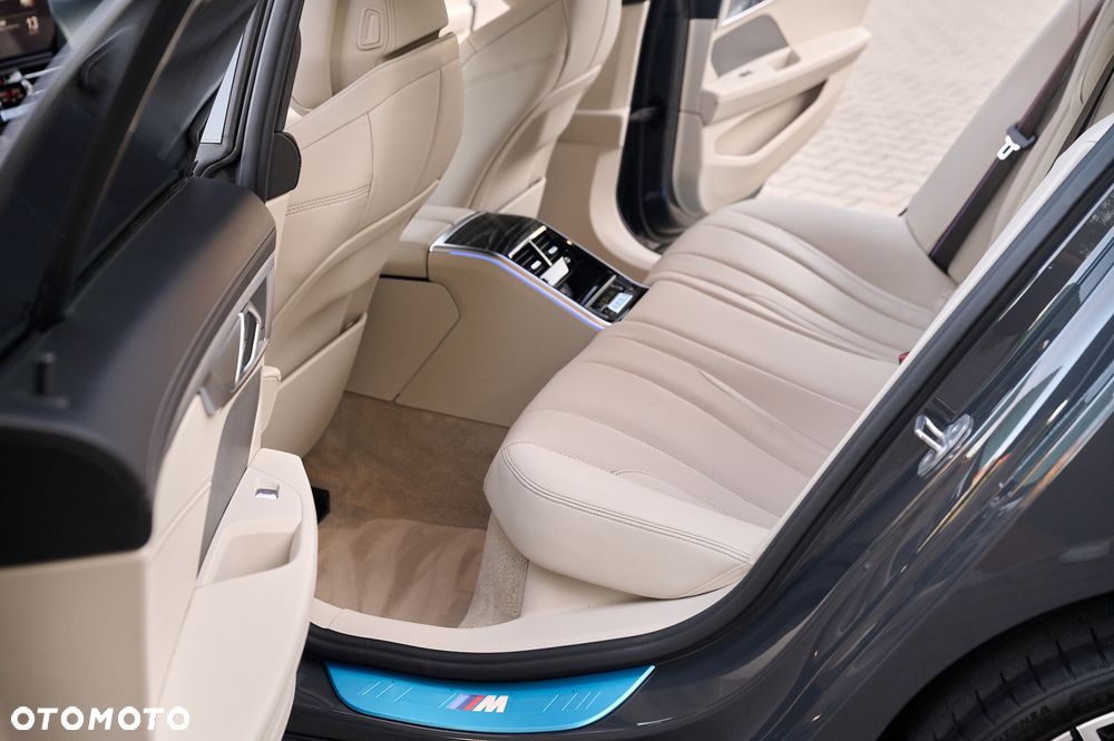 BMW Seria 8 - 20