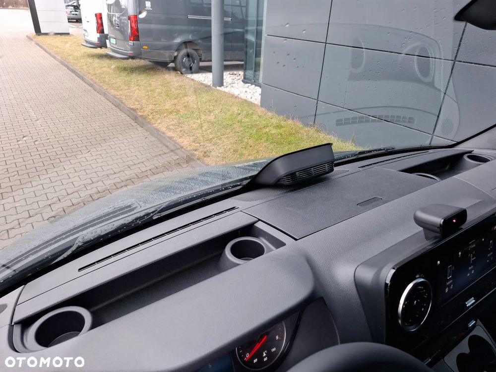Mercedes-Benz Sprinter 319 CDI Furgon PRO długi 4325 mm L3H2 - 34