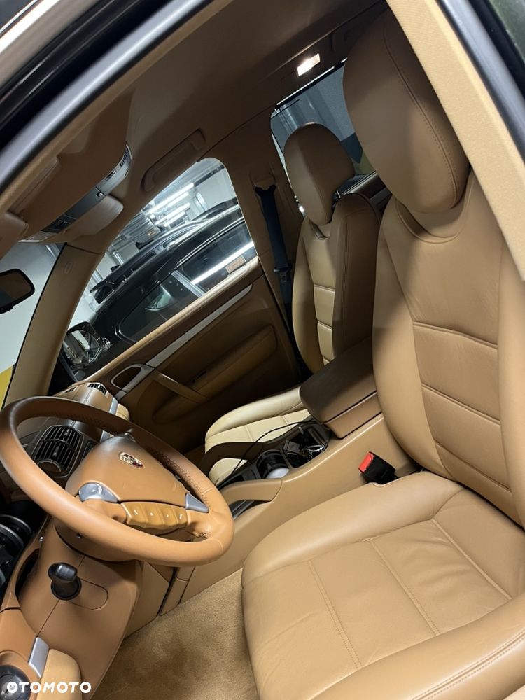 Porsche Cayenne - 19