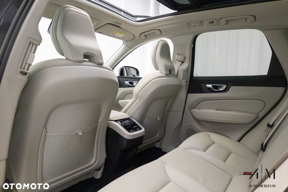 Volvo XC 60 B4 D AWD Plus Bright - 34