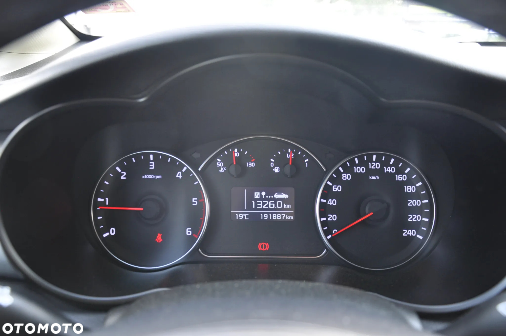 Kia Carens 1.7 CRDi 136 Dream Team Edition - 25