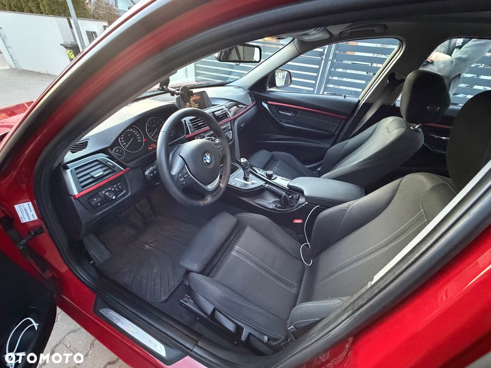 BMW Seria 3 330i M Sport - 9