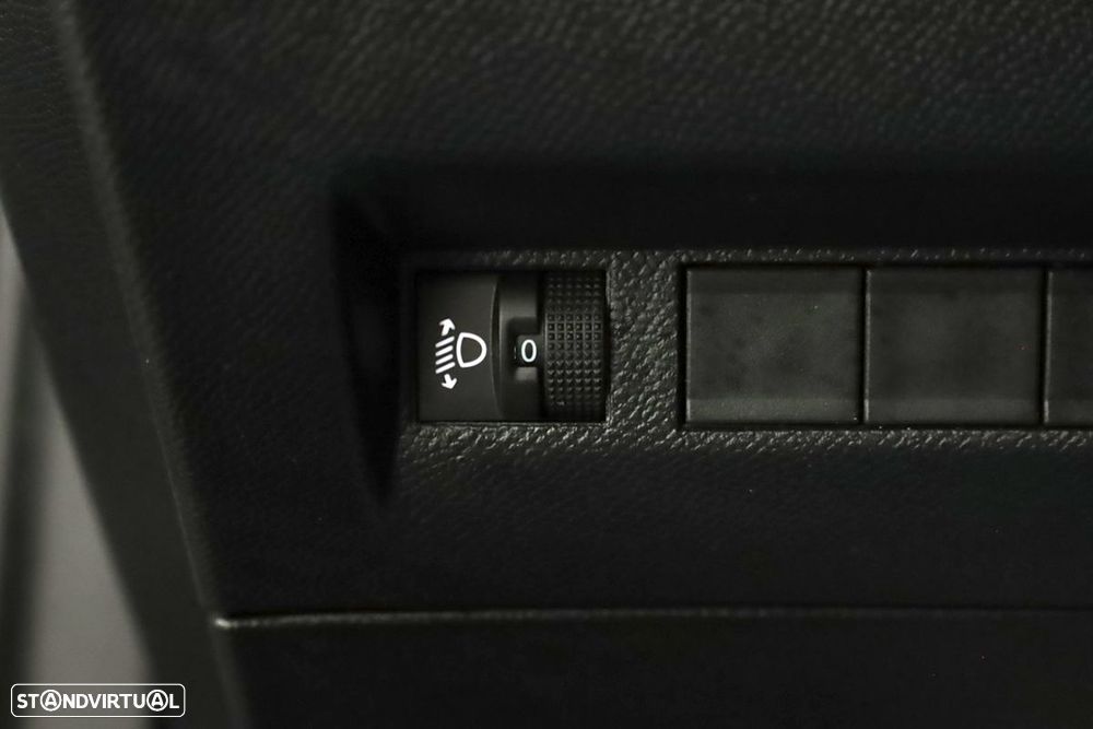 Peugeot 2008 1.2 PureTech Allure EAT8 - 21