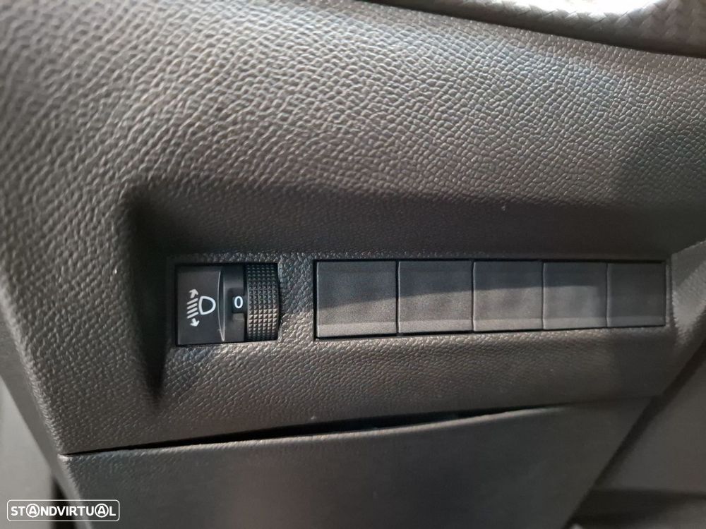 Peugeot 2008 1.2 PureTech Allure - 24
