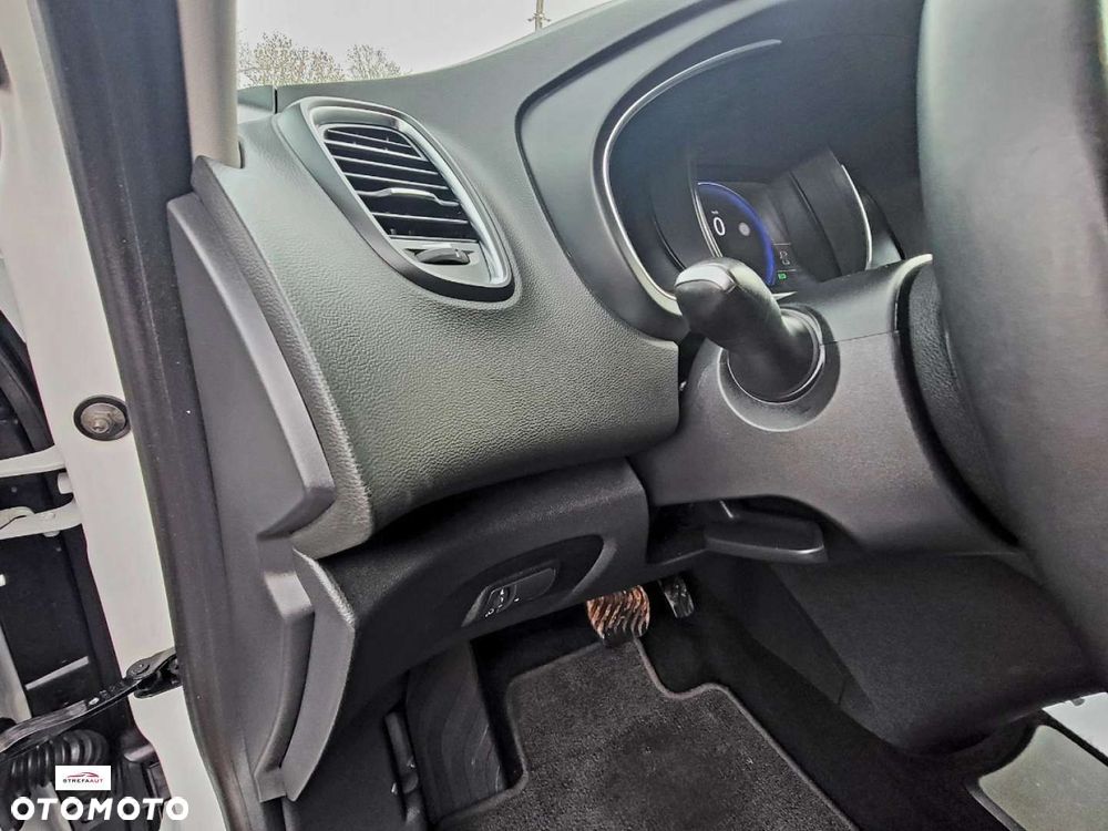 Renault Grand Scenic - 13