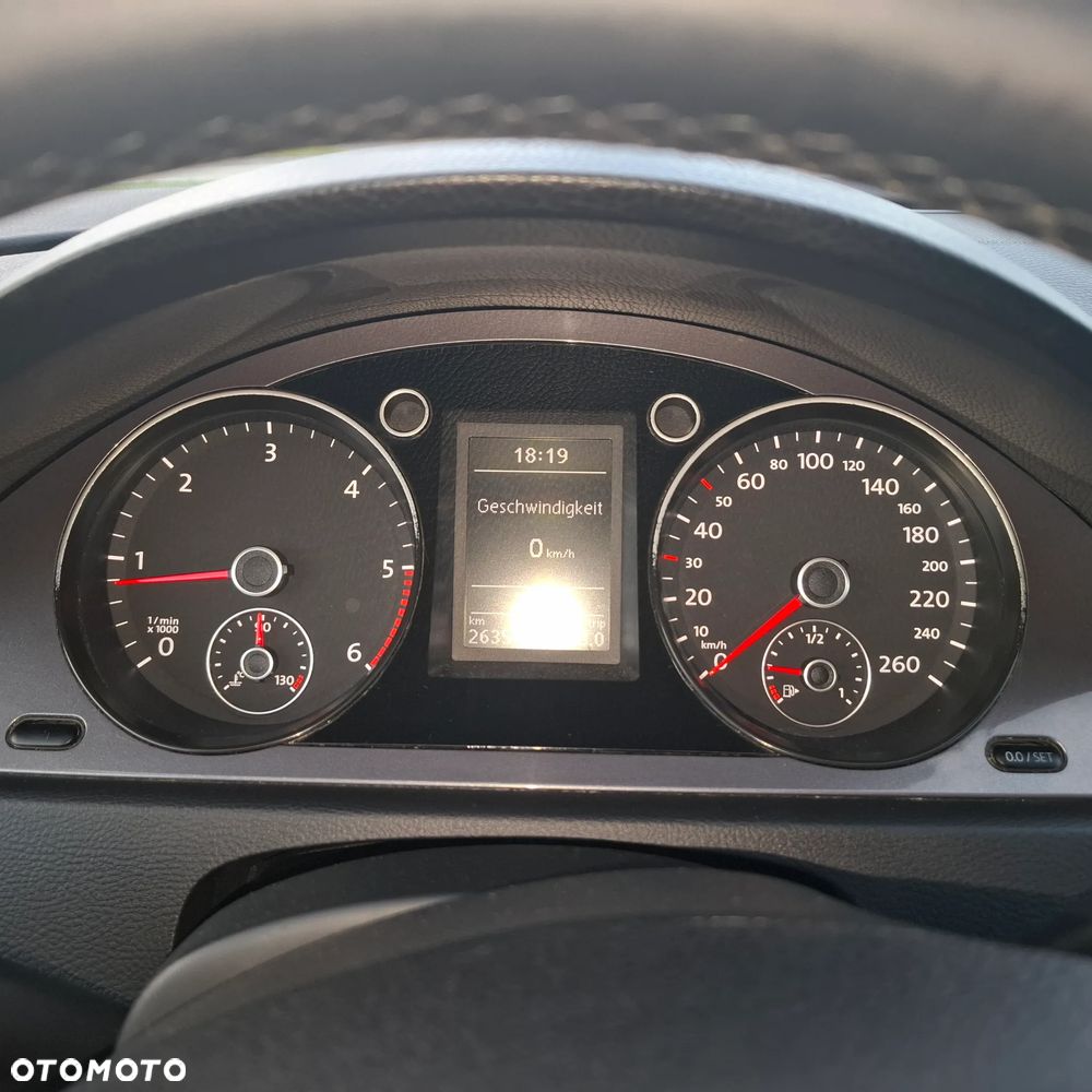 Volkswagen Passat Variant 2.0 TDI DPF Highline - 11