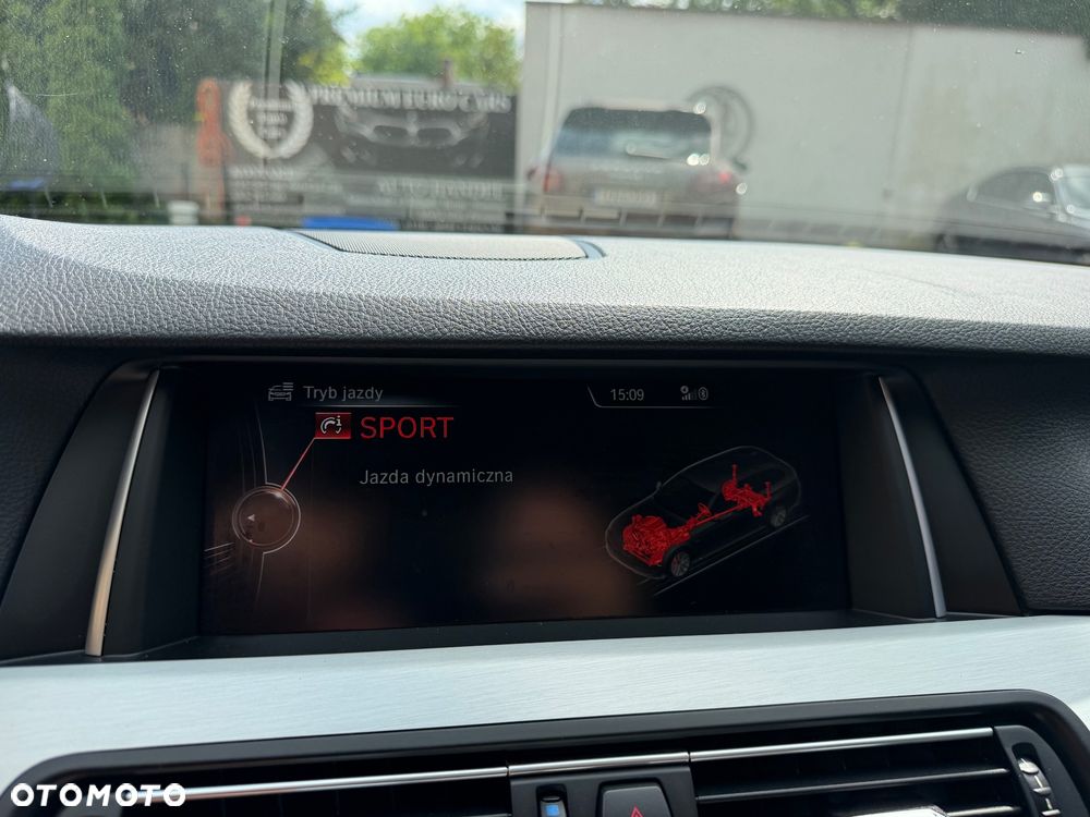 BMW Seria 5 525d Luxury Line - 33