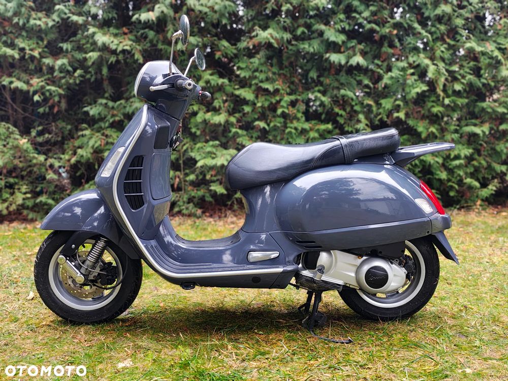 Piaggio Vespa - 2