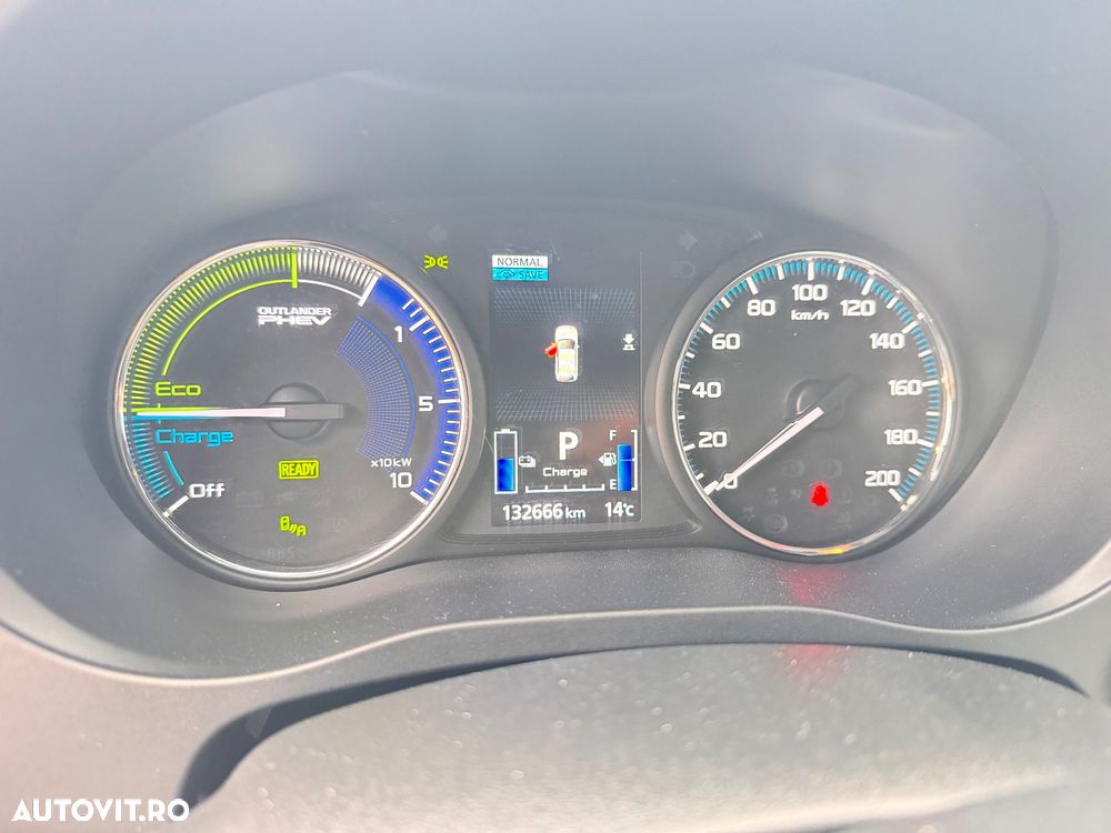 Mitsubishi Outlander 2.4 4WD Plug-In Hybrid - 9