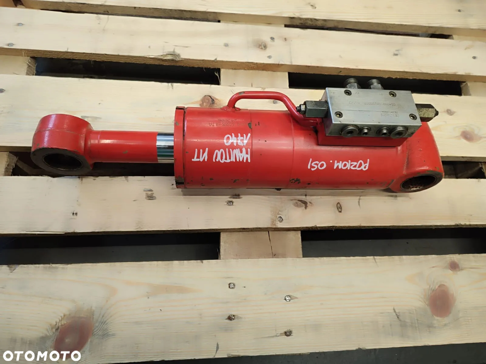 Zawór 05424B100220000 siłownika poziomowania osi MANITOU MT1440 - 2