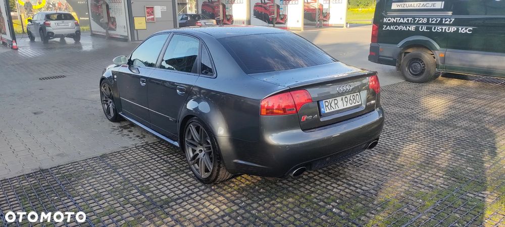 Audi RS4 Limousine - 5