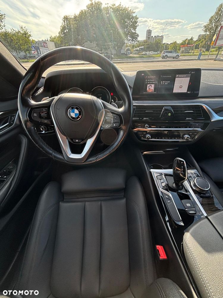 BMW Seria 5 530i xDrive Sport Line - 9