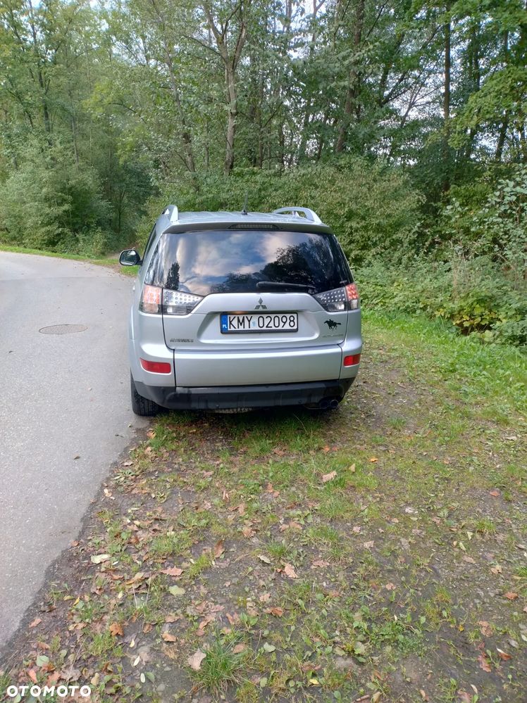 Mitsubishi Outlander - 4