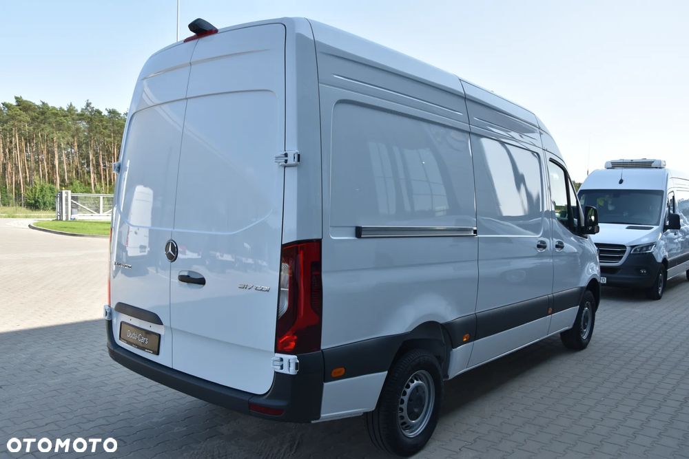 Mercedes-Benz Sprinter - 5