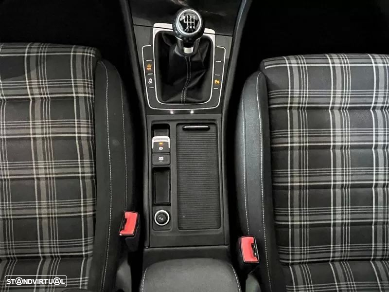 VW Golf - 39