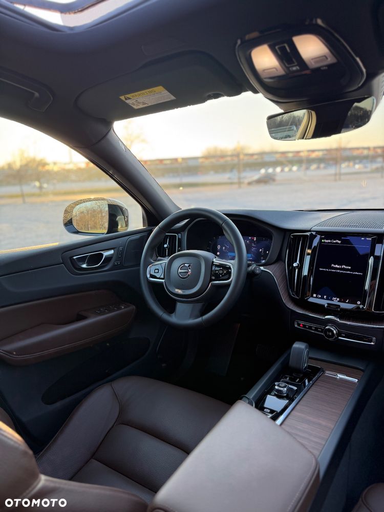 Volvo XC 60 B5 B AWD Plus Dark - 8