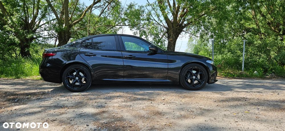 Alfa Romeo Giulia 2.0 Turbo 16V AT8-Q4 Ti - 9