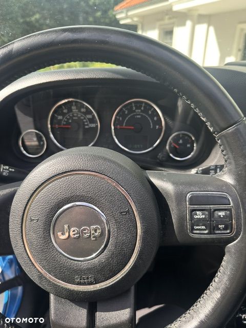 Jeep Wrangler Unlimited 3.8 Sahara - 21