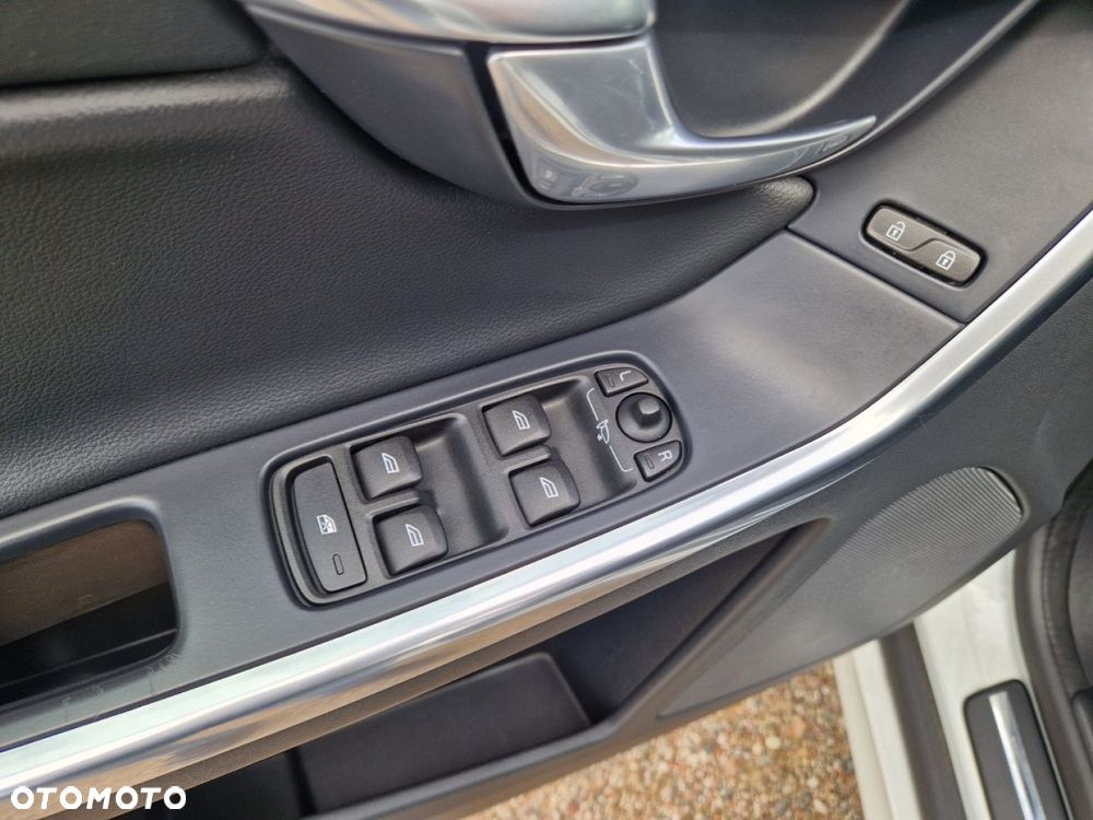 Volvo XC 60 D4 Momentum - 9