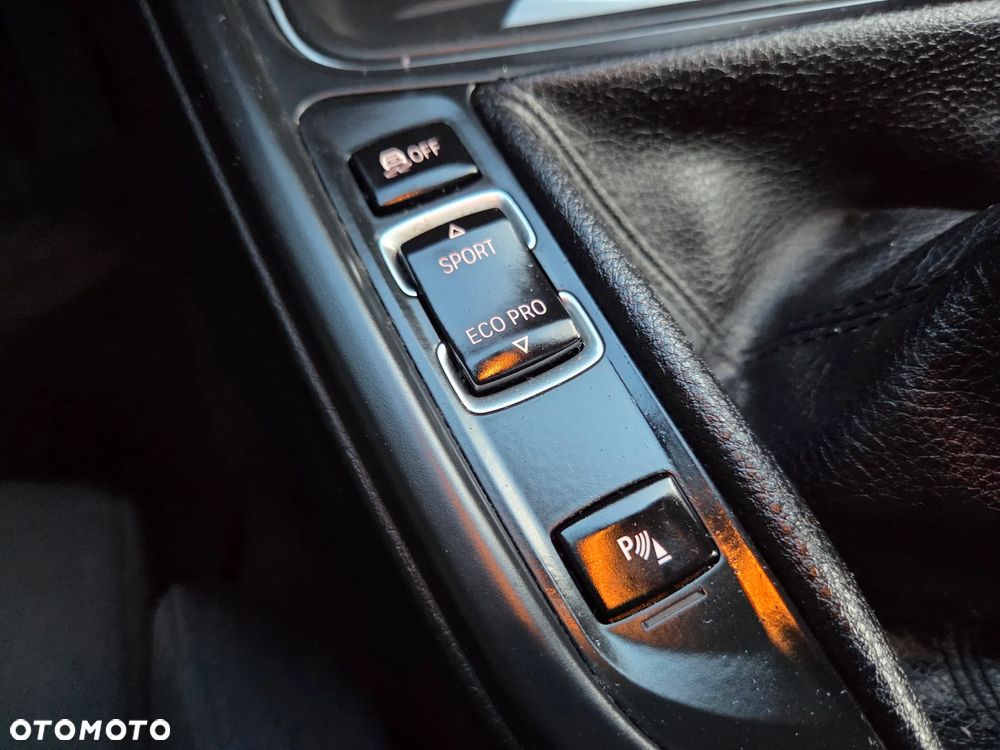BMW Seria 3 318d Sport Line - 22